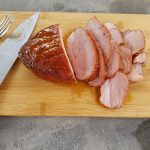 Gerookte honing-mosterd beenham van de BBQ