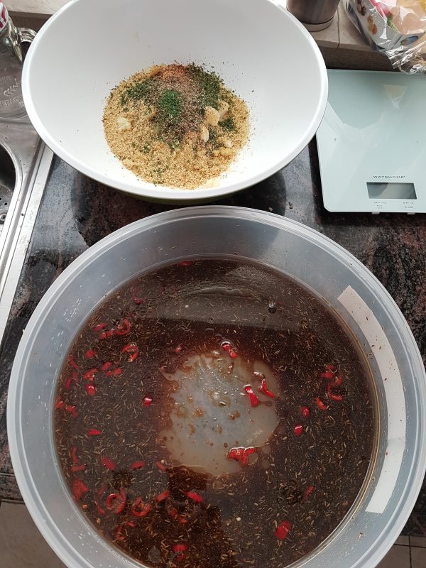 Meng alle ingredienten door elkaar, proef en pas aan naar smaak